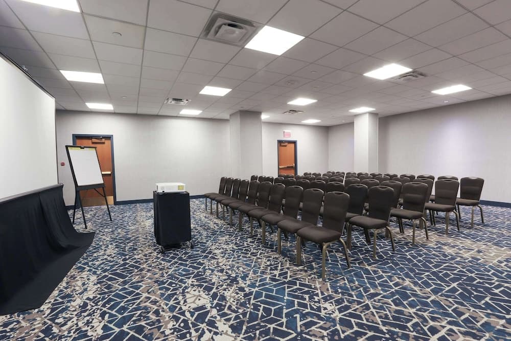 Radisson Plaza Hotel at Kalamazoo Center gallery photo in Kalamazoo, MI — image 60