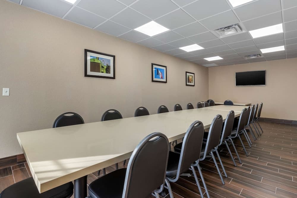 Comfort Inn & Suites Cedar Rapids CID Eastern Iowa Airport gallery photo in Cedar Rapids, IA — image 48
