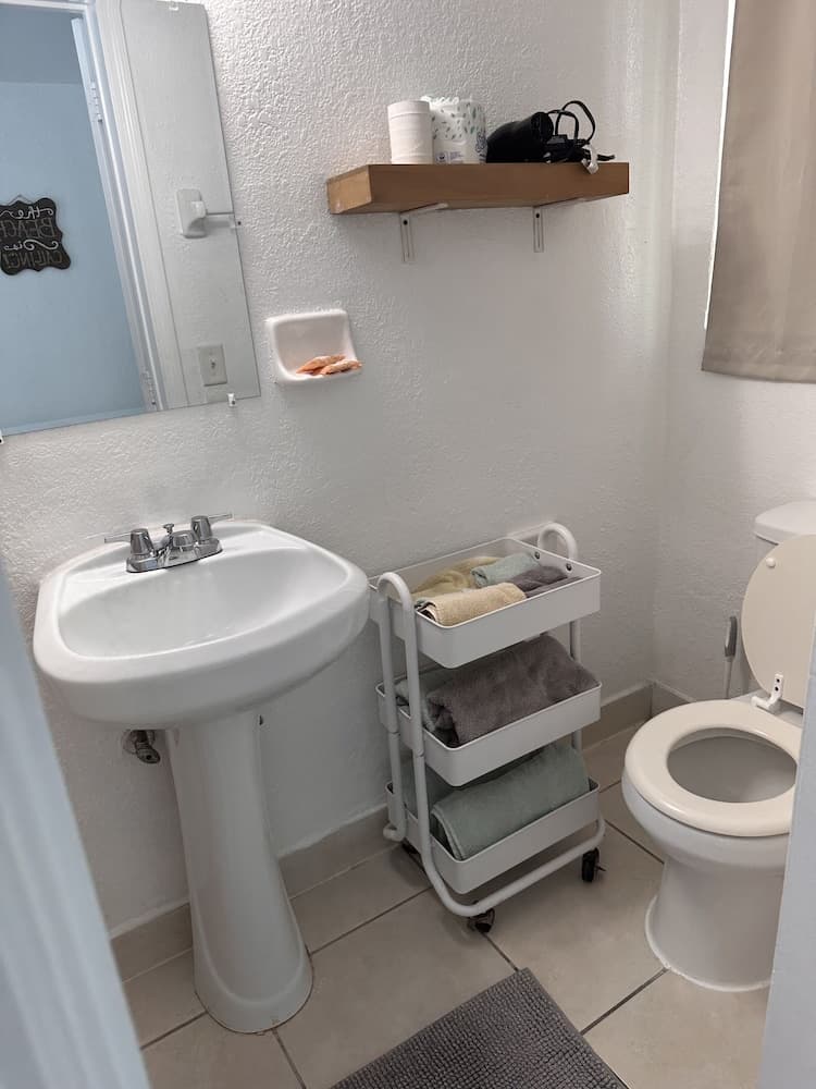 Hotel Motel Lauderdale Inn interior in Fort Lauderdale, FL — gallery photo 2