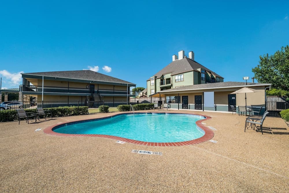 Quality Inn & Suites Garland - East Dallas gallery photo in Garland, TX — image 12