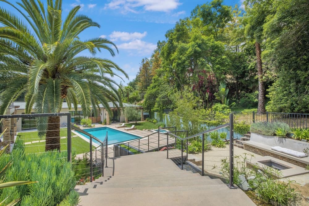Bowmont - Resort-style Beverly Hills Escape w/ Pool, Garden and Privacy interior in Beverly Hills, CA — gallery photo 2