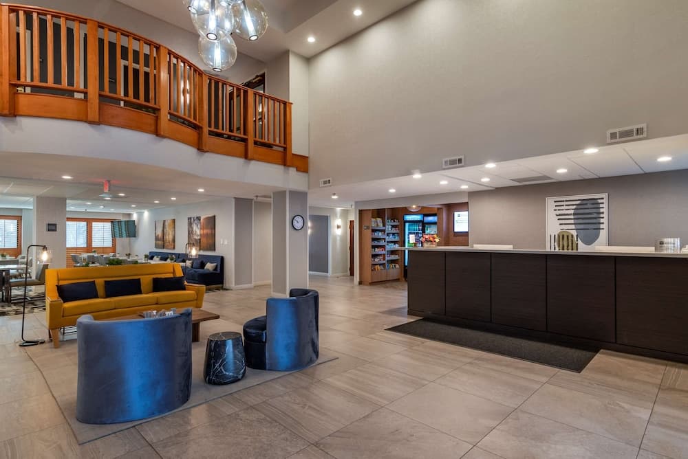 Best Western Plus Dalton Inn interior in Dalton, GA — gallery photo 2