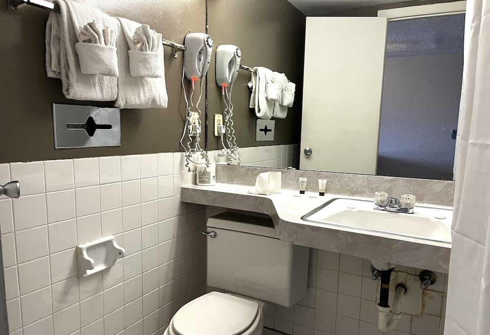 Miami Suites Hotel gallery photo in Toledo, OH — image 40