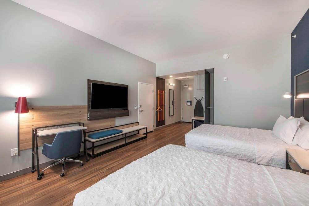 Tru By Hilton Lumberton interior in Lumberton, NC — gallery photo 2