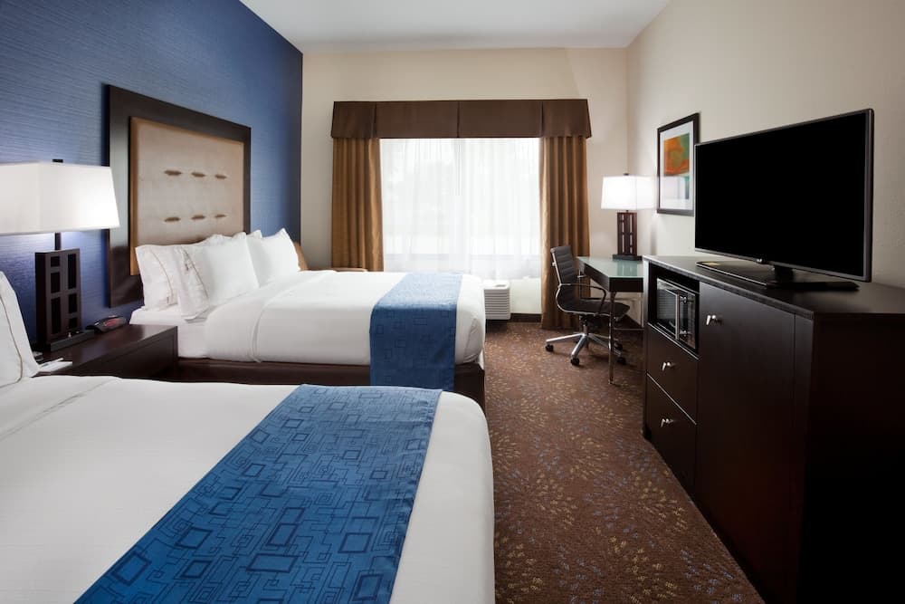 Holiday Inn Express & Suites Davenport by IHG interior in Davenport, IA — gallery photo 2