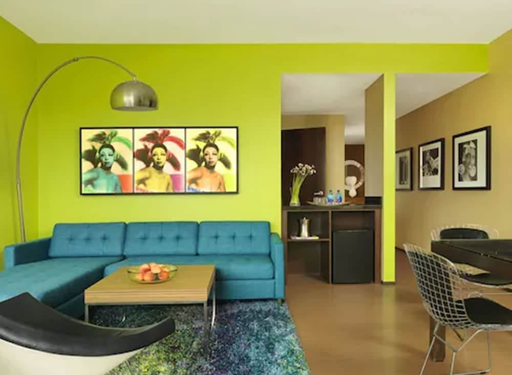 Moonrise Hotel interior in St. Louis, MO — gallery photo 2