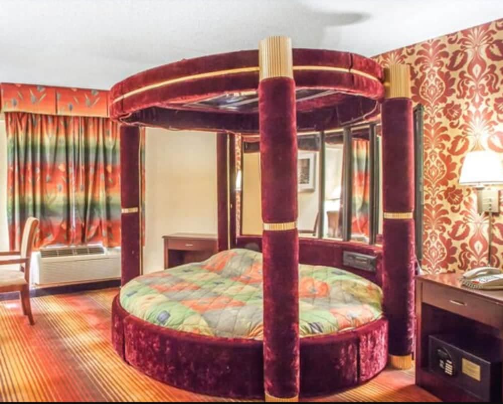 Days Inn by Wyndham Jersey City / NYC Area property views in Jersey City, NJ — gallery photo 3