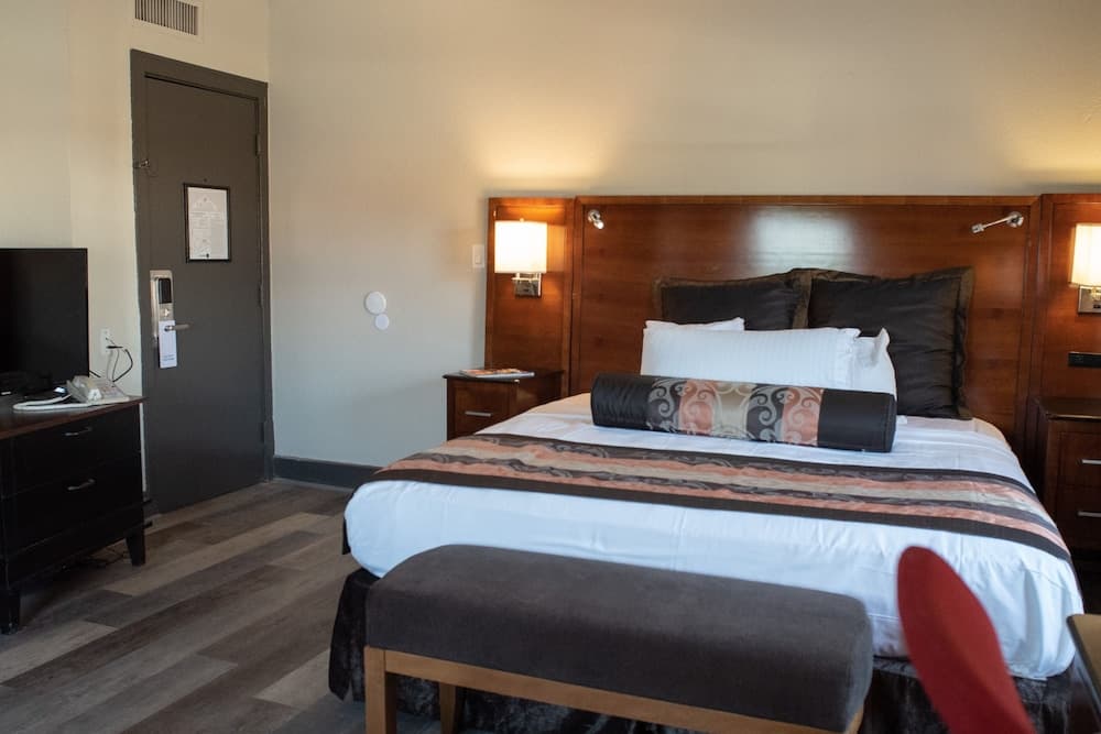 Hotel Chataura gallery photo in Dearborn, MI — image 24