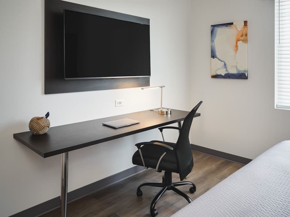 stayAPT Suites Atlanta-Newnan interior in Newnan, GA — gallery photo 2