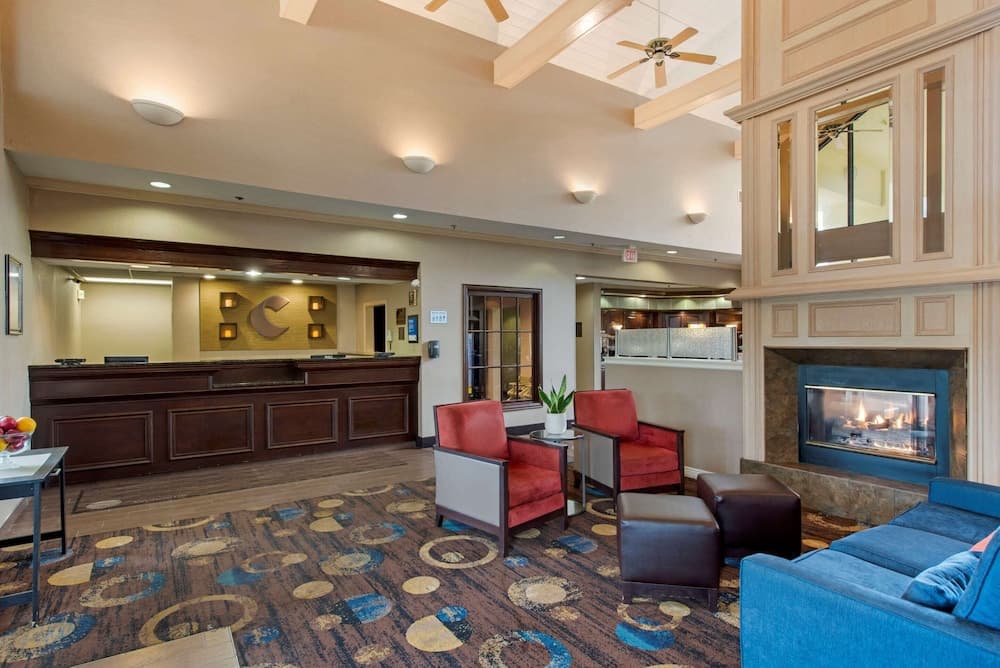Comfort Inn & Suites Warsaw near US-30 gallery photo in Warsaw, IN — image 41