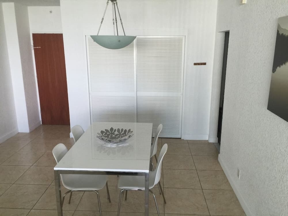 Beach Apartments Hollywood property views in Hollywood, FL — gallery photo 3
