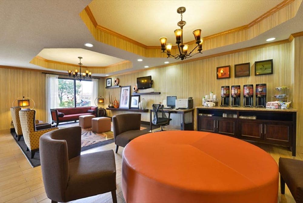 Hampton Inn Sturgis-Lagrange Area gallery photo in Sturgis, MI — image 34