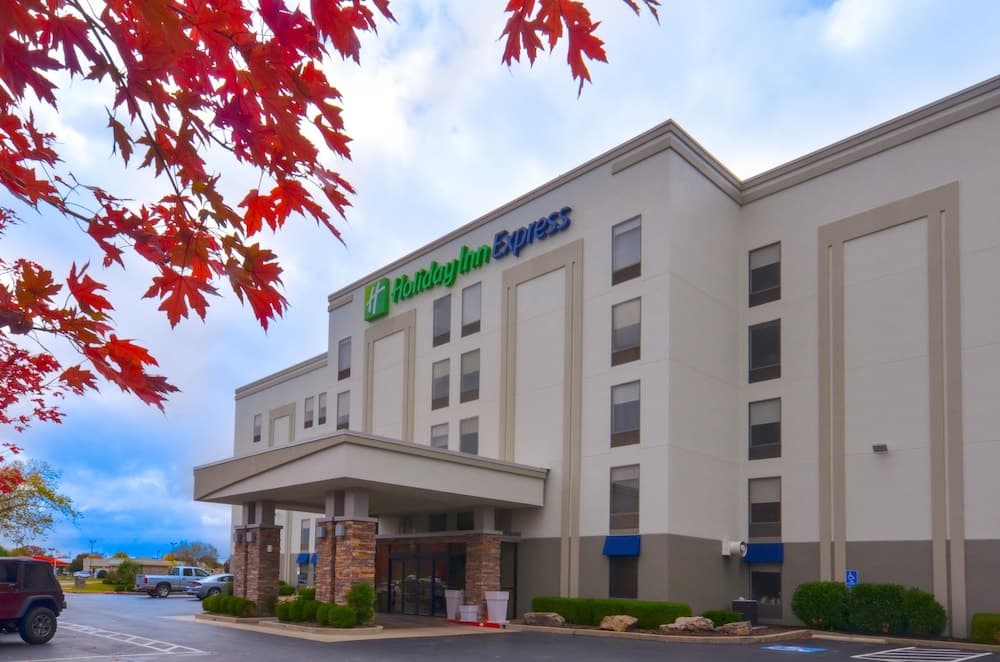 Holiday Inn Express Fayetteville- Univ of AR Area by IHG featured exterior or lobby in Fayetteville, AR — similar hotel