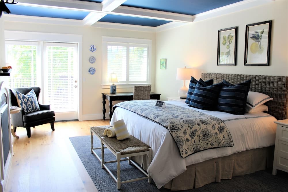 The Inn at Pleasant Beach interior in Bainbridge Island, WA — gallery photo 2