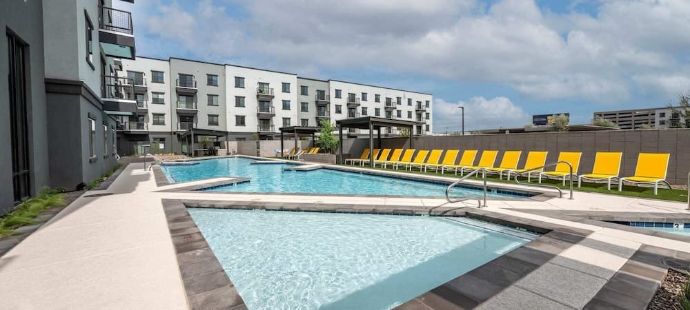 Landing Phoenix Warehouse District featured exterior or lobby in Phoenix, AZ — similar hotel