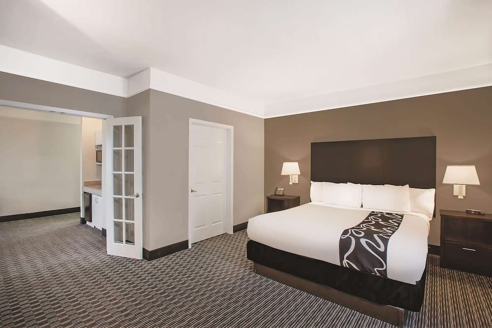La Quinta Inn & Suites by Wyndham Beaumont West gallery photo in Beaumont, TX — image 10