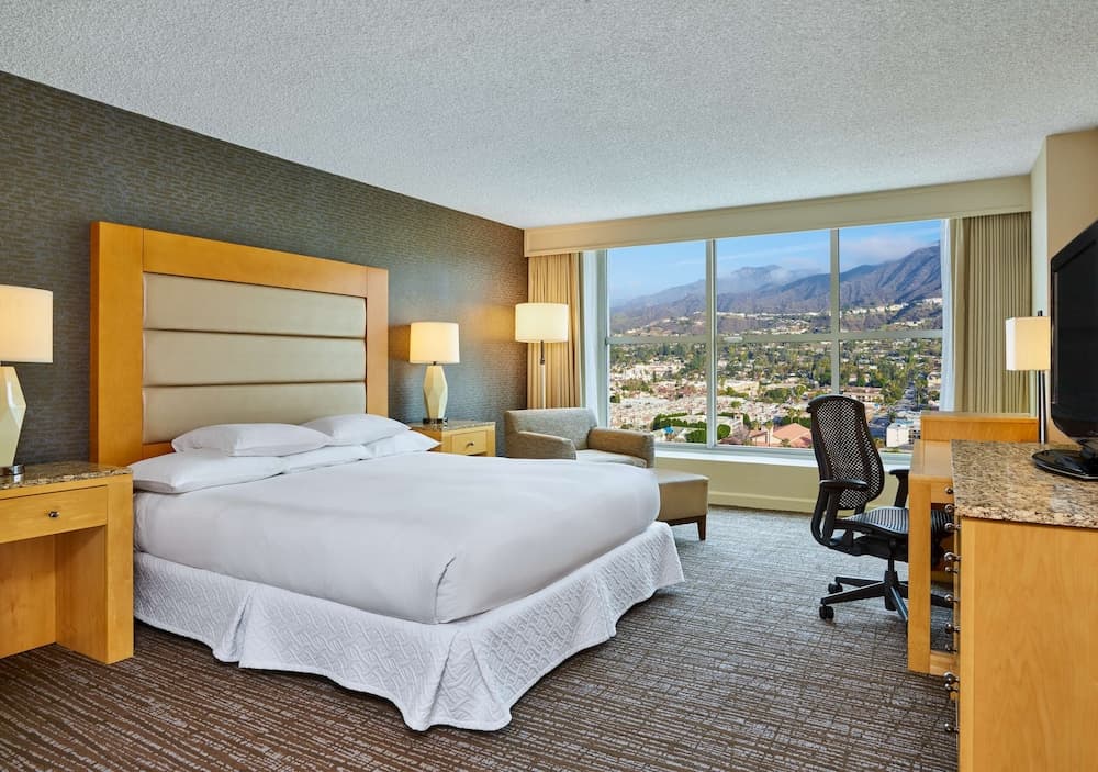 Hilton Los Angeles North/Glendale property views in Glendale, CA — gallery photo 3