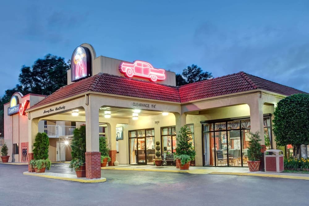 Days Inn by Wyndham Memphis at Graceland featured exterior or lobby in Memphis, TN — similar hotel