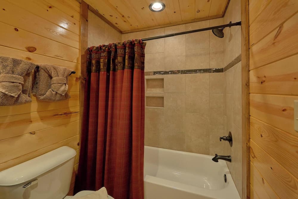 Adventure Lodge interior in Sevierville, TN — gallery photo 2