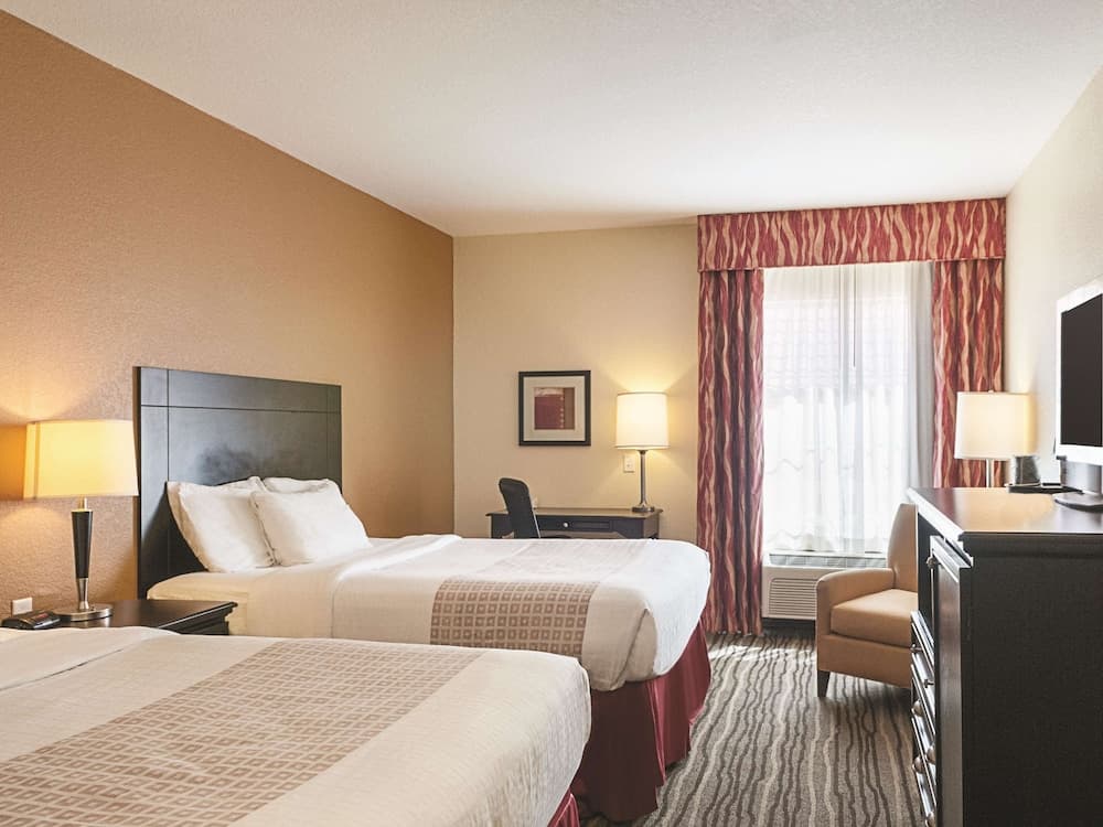 La Quinta Inn & Suites by Wyndham Slidell - North Shore Area gallery photo in Slidell, LA — image 6