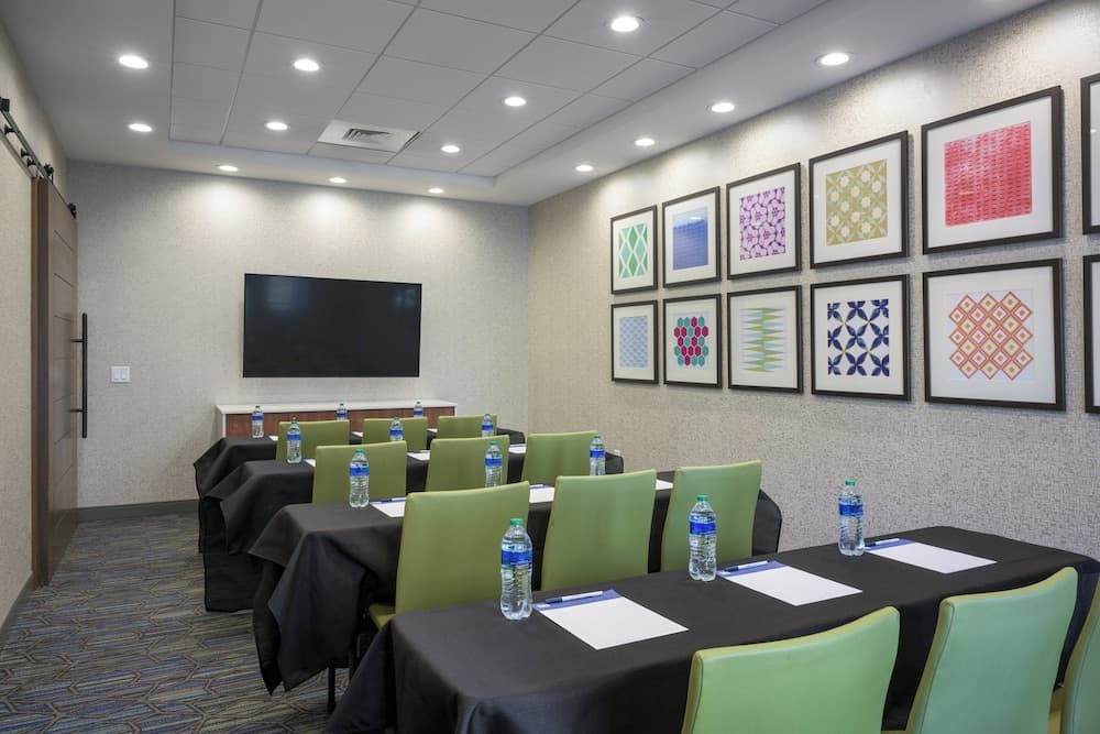 Holiday Inn Express & Suites Phoenix East - Gilbert by IHG gallery photo in Gilbert, AZ — image 54