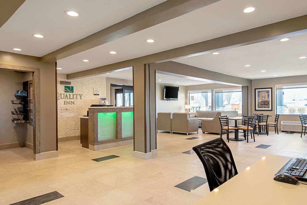 Quality Inn Mishawaka - South Bend interior in Mishawaka, IN — gallery photo 2