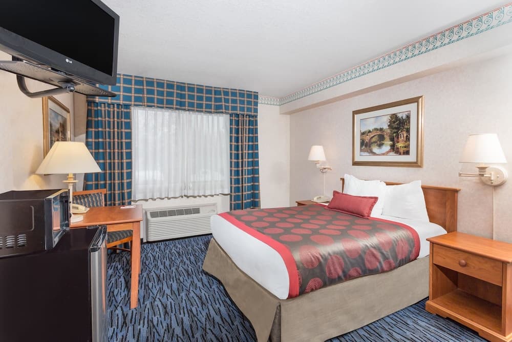 Ramada by Wyndham Kent Seattle Area interior in Kent, WA — gallery photo 2