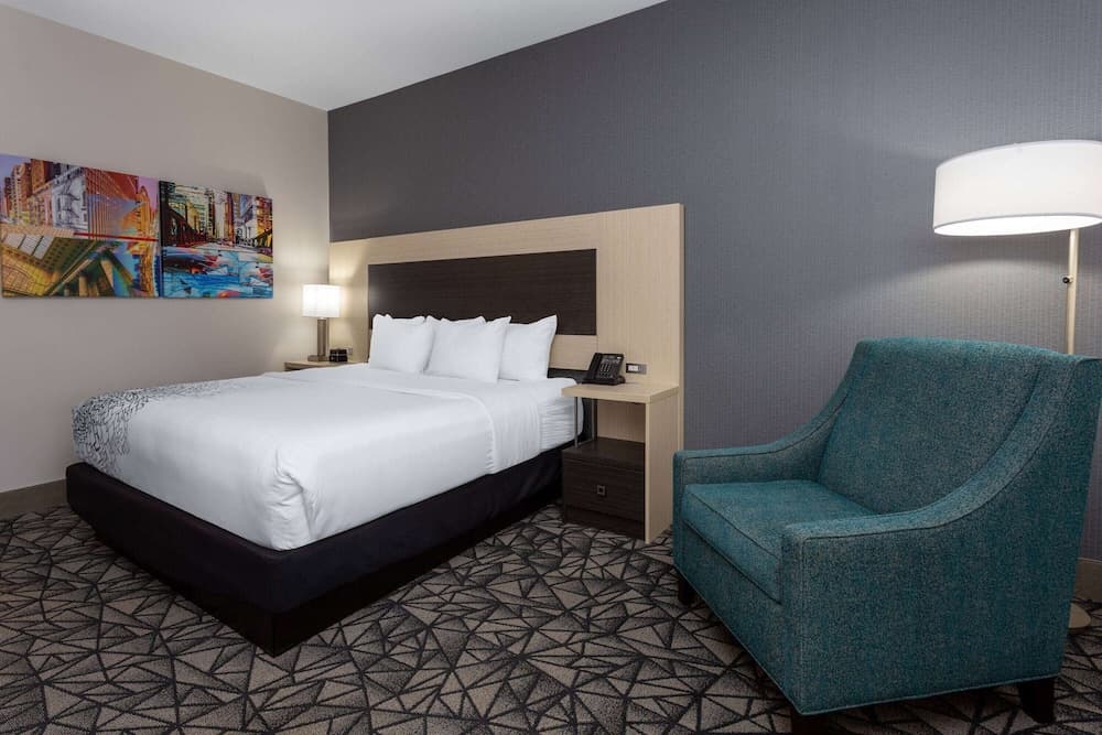 La Quinta Inn & Suites by Wyndham Shorewood gallery photo in Joliet, IL — image 10