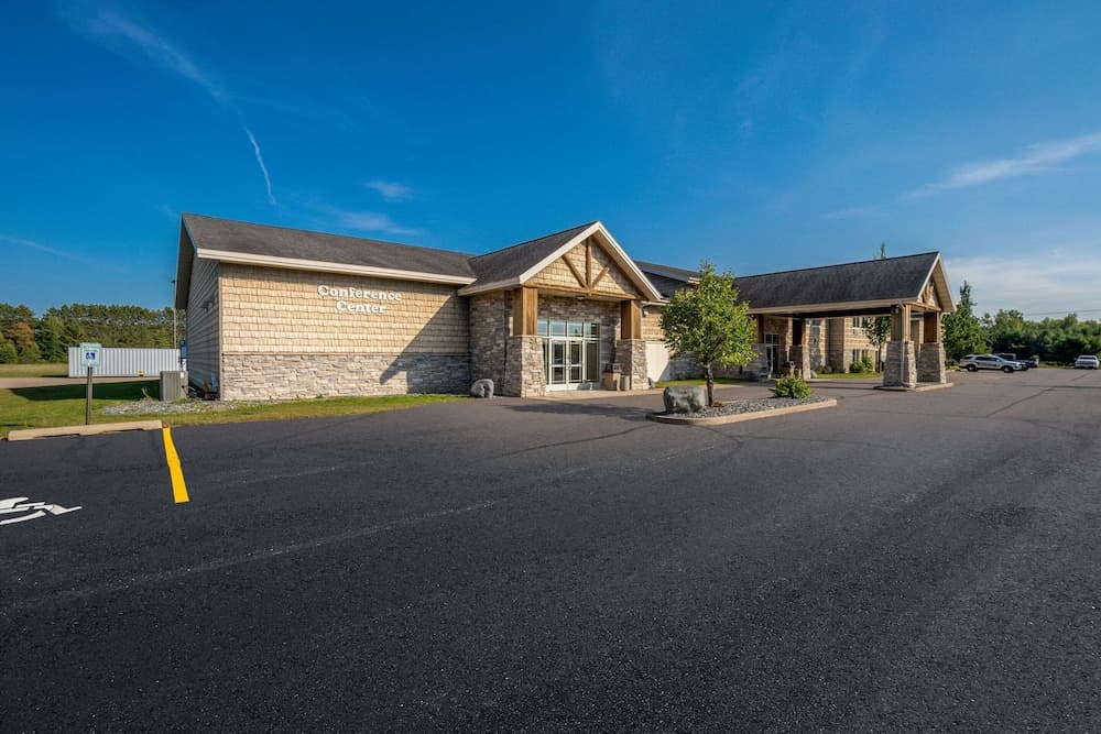 Rodeway Inn & Suites Tomahawk featured exterior or lobby in Tomahawk, WI — similar hotel