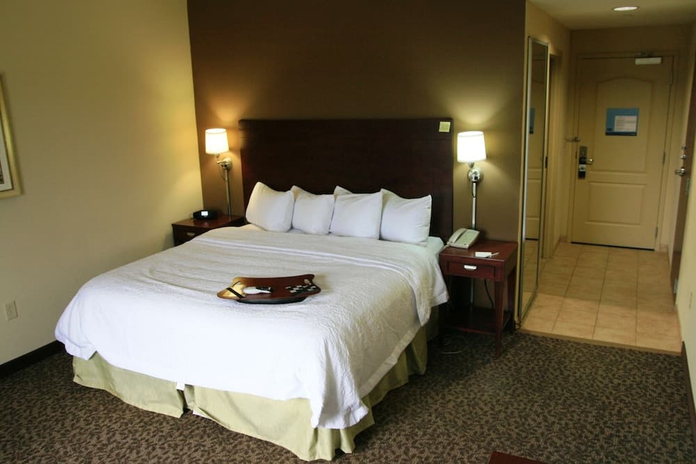 Hampton Inn & Suites West Point interior in West Point, MS — gallery photo 2