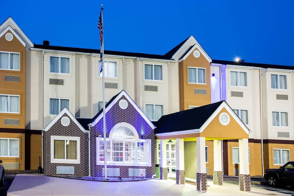 Microtel Inn & Suites by Wyndham Charleston WV gallery photo in South Charleston, WV — image 25