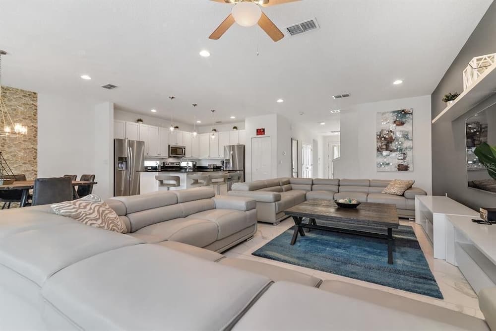 Enchanted Fantasy interior in Kissimmee, FL — gallery photo 2
