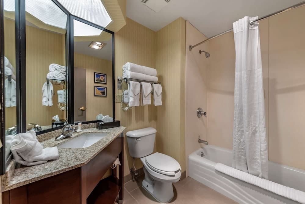 Comfort Inn & Suites Warsaw near US-30 gallery photo in Warsaw, IN — image 31