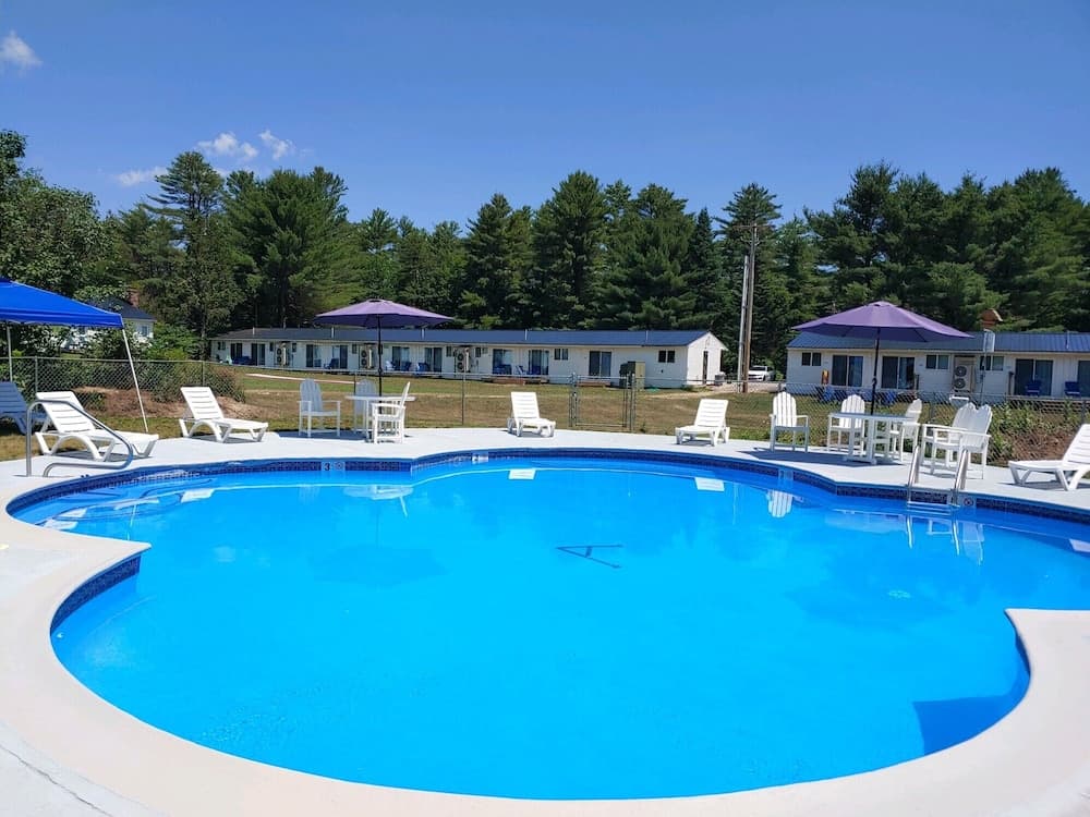 Lake Wentworth Inn interior in Wolfeboro — gallery photo 2