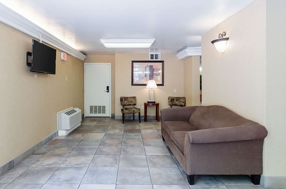 Quality Inn Chicopee - Springfield interior in Chicopee, MA — gallery photo 2