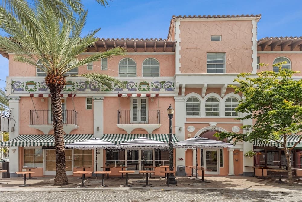Kasa El Paseo Miami Beach featured exterior or lobby in Miami Beach, FL — similar hotel