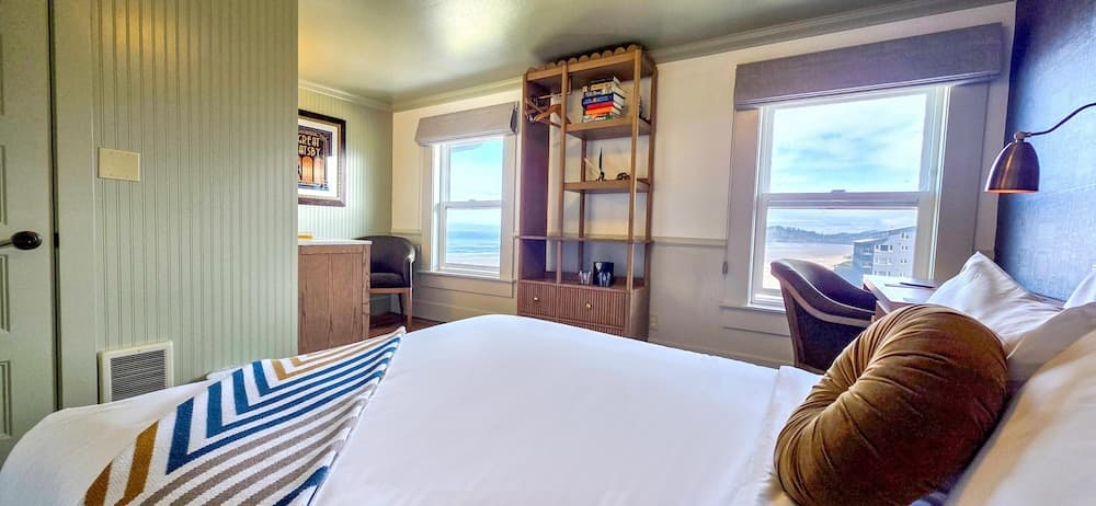Hotel Sylvia interior in Newport, OR — gallery photo 2