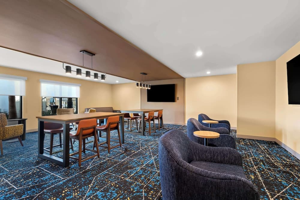 Hampton Inn & Suites Corona, Ca gallery photo in Corona, CA — image 22