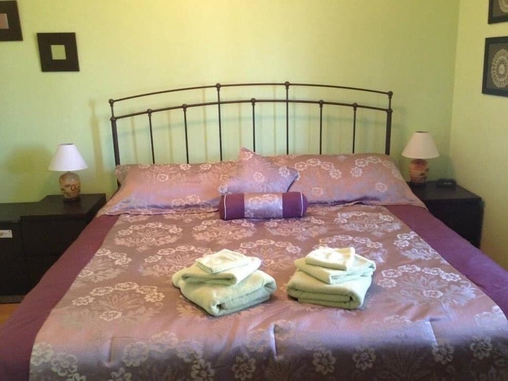 Ahoy Inn Guesthouse interior in Put-in-Bay, OH — gallery photo 2