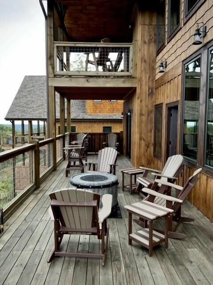 Coal Camp Lodge property views in Sevierville, TN — gallery photo 3