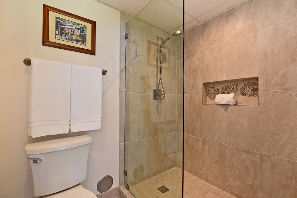 Ka'anapali Shores 160 interior in Lahaina, HI — gallery photo 2