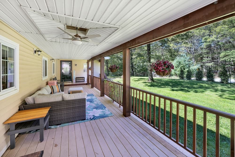 2 Lake Cabins Pool+hottub Game Room 23acs interior in Highland Lake — gallery photo 2