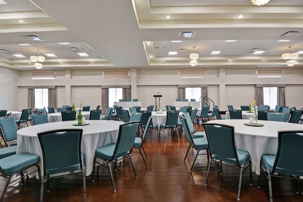 Hilton Garden Inn Fayettevile interior in Fayetteville, AR — gallery photo 2