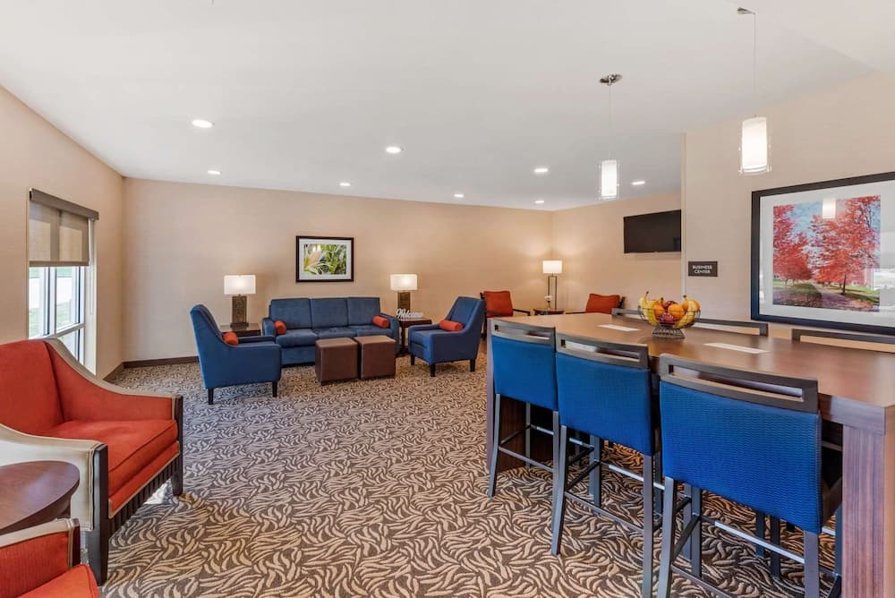 Comfort Inn & Suites near Route 66 property views in Lincoln, IL — gallery photo 3