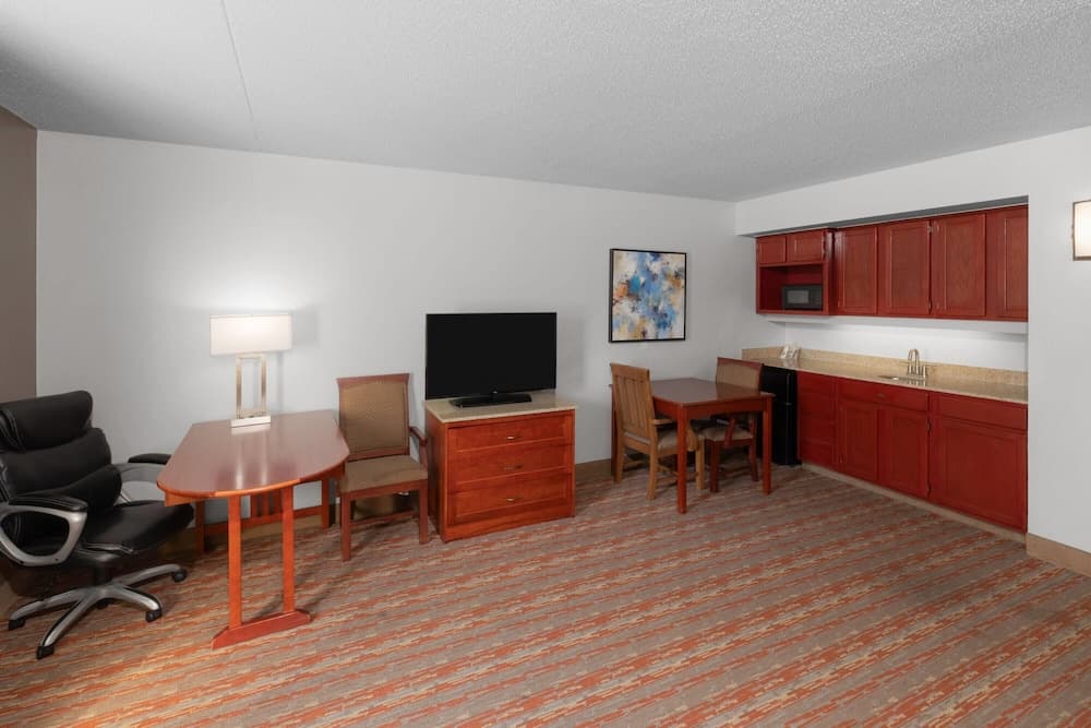 Endeavor Inn & Suites, Trademark Collection by Wyndham gallery photo in Topeka, KS — image 21
