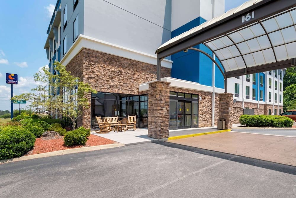 Comfort Suites Kodak Sevierville featured exterior or lobby in Kodak, TN — similar hotel