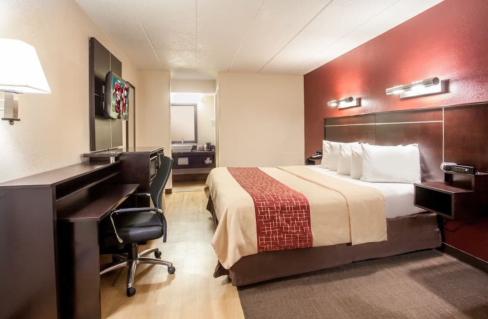 Red Roof Inn Ann Arbor - U of Michigan South interior in Ann Arbor, MI — gallery photo 2
