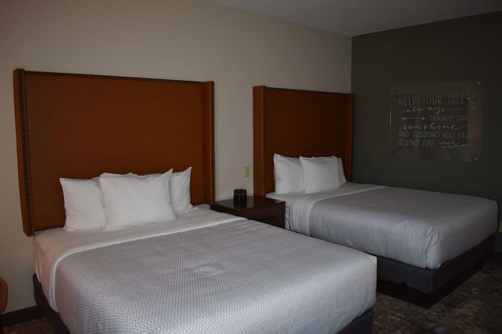 La Quinta Inn & Suites by Wyndham Flagstaff East I-40 interior in Flagstaff, AZ — gallery photo 2