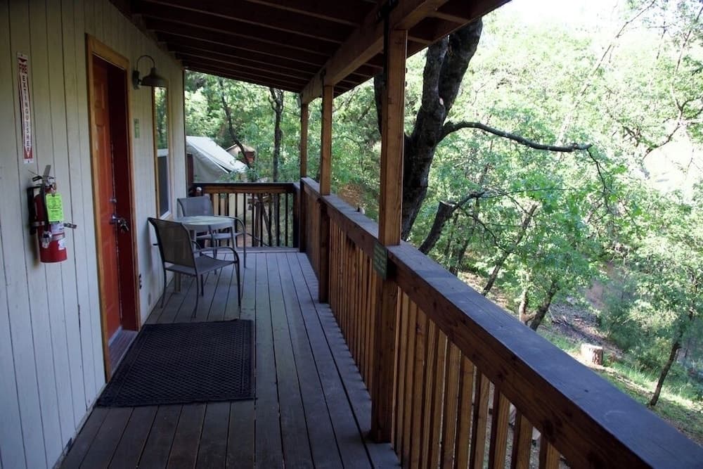 Yosemite Bug Rustic Mountain Resort interior in Midpines, CA — gallery photo 2