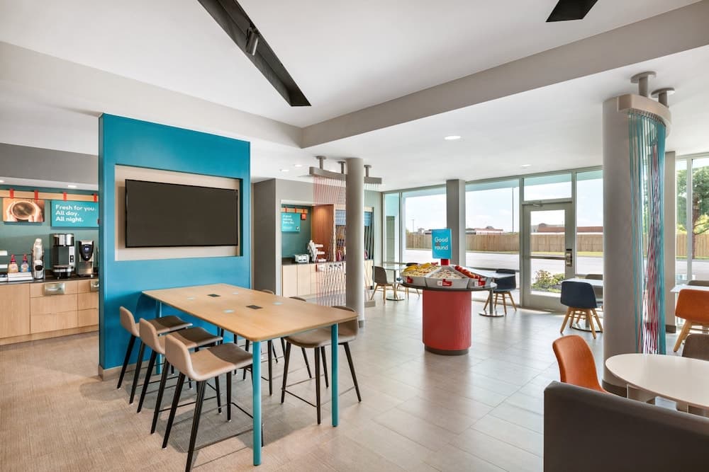 avid hotel Fayetteville West by IHG gallery photo in Fayetteville, AR — image 20